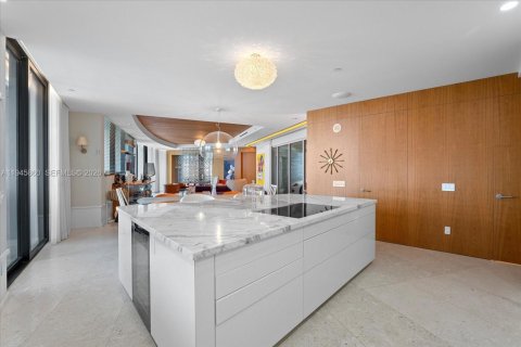 Copropriété à louer à Sunny Isles Beach, Floride: 4 chambres, 294.59 m2 № 2002418 - photo 10