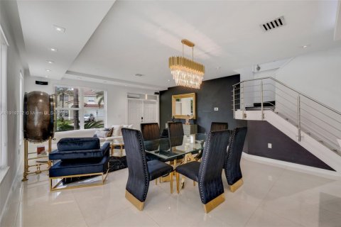 Villa ou maison à louer à Doral, Floride: 4 chambres, 268.02 m2 № 1974406 - photo 10