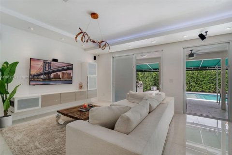 Villa ou maison à louer à Doral, Floride: 4 chambres, 268.02 m2 № 1974406 - photo 15