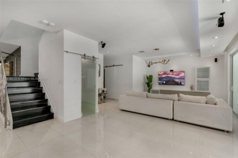 Villa ou maison à louer à Doral, Floride: 4 chambres, 268.02 m2 № 1974406 - photo 13