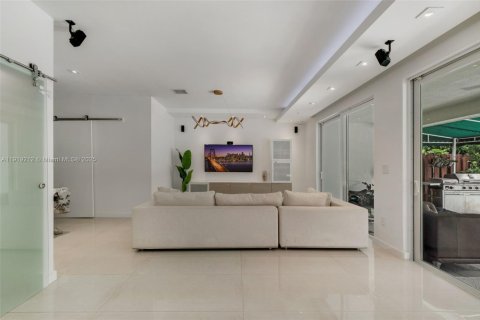 Villa ou maison à louer à Doral, Floride: 4 chambres, 268.02 m2 № 1974406 - photo 16