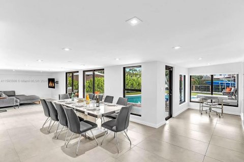 Casa en venta en Hallandale Beach, Florida, 3 dormitorios, 231.51 m2 № 1886658 - foto 30