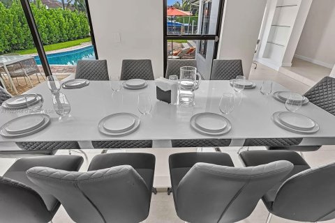 Casa en venta en Hallandale Beach, Florida, 3 dormitorios, 231.51 m2 № 1886658 - foto 27