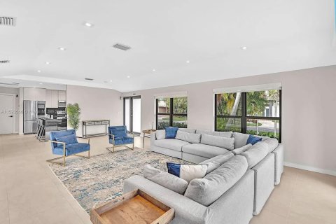 Casa en venta en Hallandale Beach, Florida, 3 dormitorios, 231.51 m2 № 1886658 - foto 22