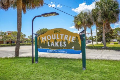 Propiedad comercial en Saint Augustine, Florida № 2154198