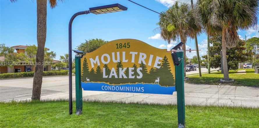 Propiedad comercial en Saint Augustine, Florida № 2154198