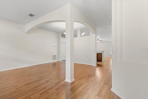 House in Deltona, Florida 3 bedrooms, 177.07 sq.m. № 1836850 - photo 4