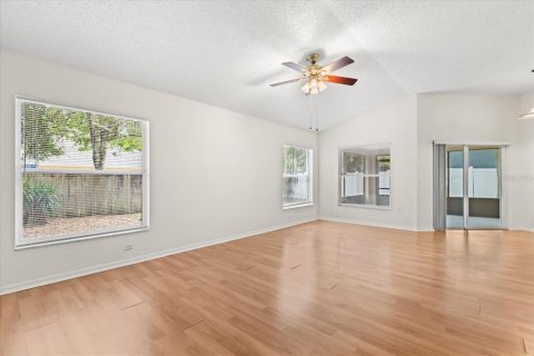 House in Deltona, Florida 3 bedrooms, 177.07 sq.m. № 1836850 - photo 12