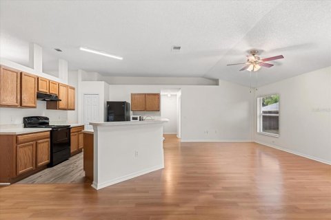 House in Deltona, Florida 3 bedrooms, 177.07 sq.m. № 1836850 - photo 8