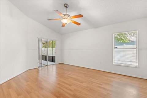 House in Deltona, Florida 3 bedrooms, 177.07 sq.m. № 1836850 - photo 15