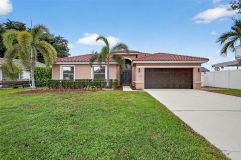 Casa en venta en Pembroke Pines, Florida, 4 dormitorios, 222.22 m2 № 1889625 - foto 3