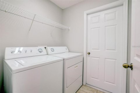 House in Haines City, Florida 4 bedrooms, 152.73 sq.m. № 2379686 - photo 9