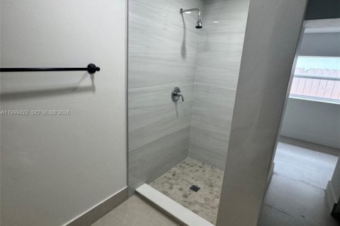 House in Miami, Florida 2 bedrooms, 292.46 sq.m. № 2073802 - photo 3