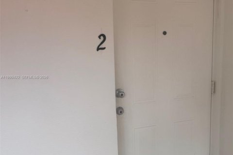 House in Miami, Florida 2 bedrooms, 292.46 sq.m. № 2073802 - photo 5