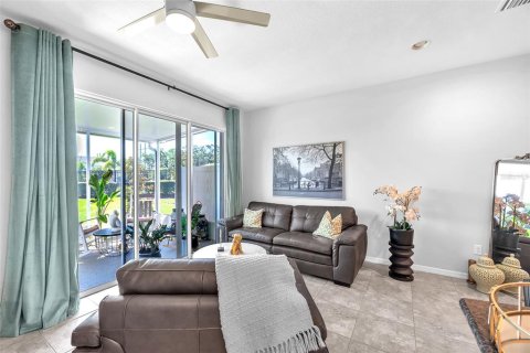 Townhouse in Riverview, Florida 3 bedrooms, 130.06 sq.m. № 1792791 - photo 12