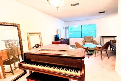 House in Delray Beach, Florida 3 bedrooms, 157.19 sq.m. № 2040380 - photo 12