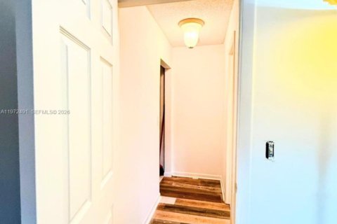 House in Delray Beach, Florida 3 bedrooms, 157.19 sq.m. № 2040380 - photo 30