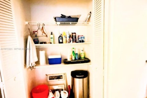 House in Delray Beach, Florida 3 bedrooms, 157.19 sq.m. № 2040380 - photo 27