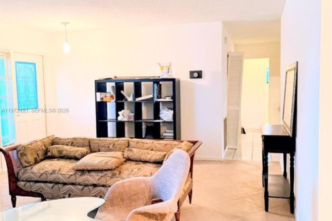 House in Delray Beach, Florida 3 bedrooms, 157.19 sq.m. № 2040380 - photo 5