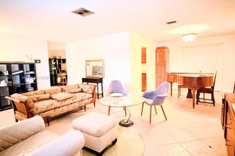 House in Delray Beach, Florida 3 bedrooms, 157.19 sq.m. № 2040380 - photo 8