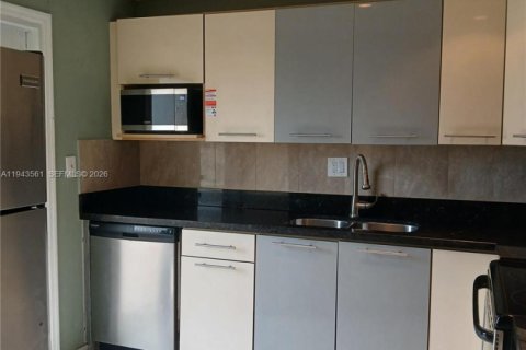 Кондоминиум с 2 спальнями в Санрайз, Флорида № 2000512