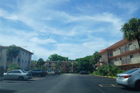 Снять в аренду кондоминиум в Санрайз, Флорида 2 спальни, 95.69м2, № 2000512 - фото 9