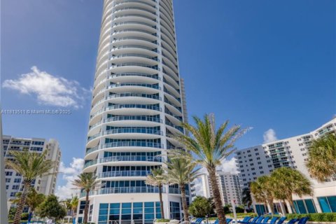 Condo in Hollywood, Florida, 3 bedrooms  № 1762567 - photo 26