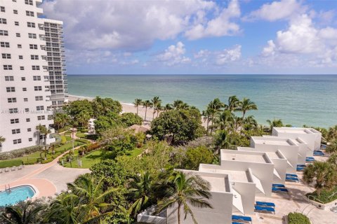 Condo in Hollywood, Florida, 3 bedrooms  № 1762567 - photo 23