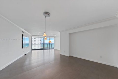 Condo in Hollywood, Florida, 3 bedrooms  № 1762567 - photo 7