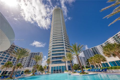 Condo in Hollywood, Florida, 3 bedrooms  № 1762567 - photo 6
