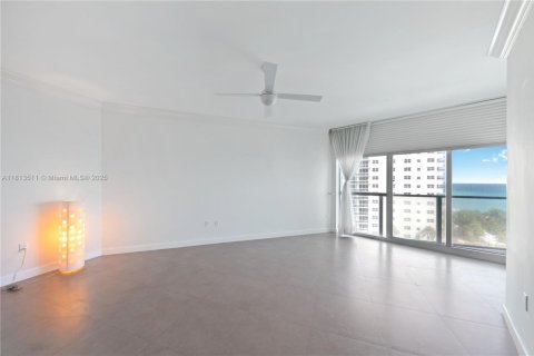 Condo in Hollywood, Florida, 3 bedrooms  № 1762567 - photo 10