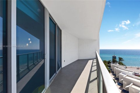 Condo in Hollywood, Florida, 3 bedrooms  № 1762567 - photo 18