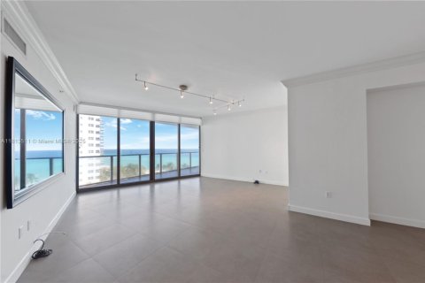 Condo in Hollywood, Florida, 3 bedrooms  № 1762567 - photo 2