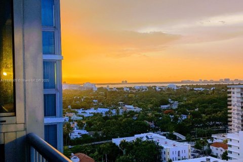 Condo in Miami Beach, Florida, 2 bedrooms  № 1809823 - photo 17