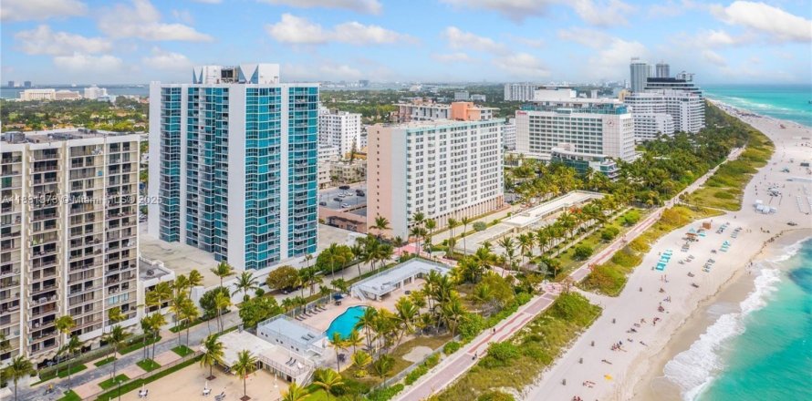 Condo in Miami Beach, Florida, 2 bedrooms  № 1809823