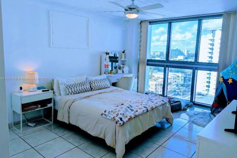 Condo in Miami Beach, Florida, 2 bedrooms  № 1809823 - photo 6