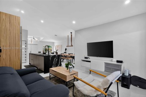 Купить виллу или дом в Пемброк-Пайнс, Флорида 3 спальни, 126.81м2, № 2026302 - фото 15