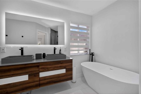 Купить виллу или дом в Пемброк-Пайнс, Флорида 3 спальни, 126.81м2, № 2026302 - фото 19