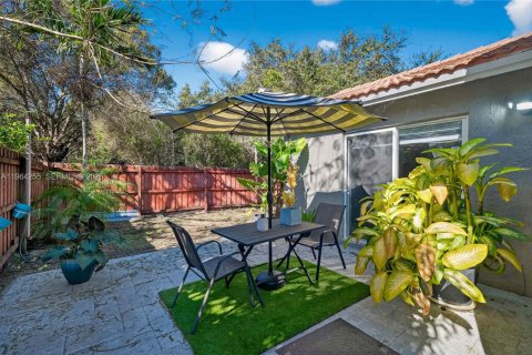 Купить виллу или дом в Пемброк-Пайнс, Флорида 3 спальни, 126.81м2, № 2026302 - фото 28