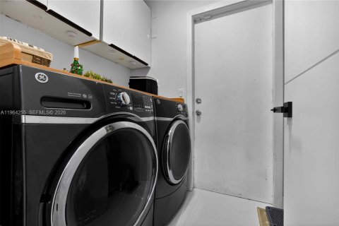 Купить виллу или дом в Пемброк-Пайнс, Флорида 3 спальни, 126.81м2, № 2026302 - фото 25