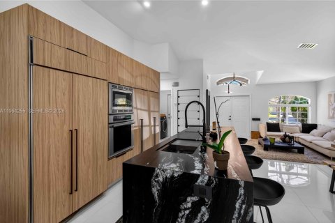 Купить виллу или дом в Пемброк-Пайнс, Флорида 3 спальни, 126.81м2, № 2026302 - фото 11