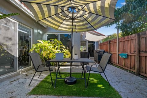 Купить виллу или дом в Пемброк-Пайнс, Флорида 3 спальни, 126.81м2, № 2026302 - фото 26