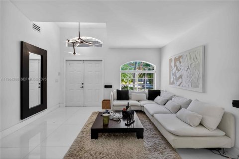 Купить виллу или дом в Пемброк-Пайнс, Флорида 3 спальни, 126.81м2, № 2026302 - фото 6