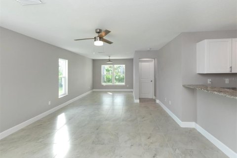 Immobilier commercial à vendre à Port Charlotte, Floride: 234.67 m2 № 1570643 - photo 9