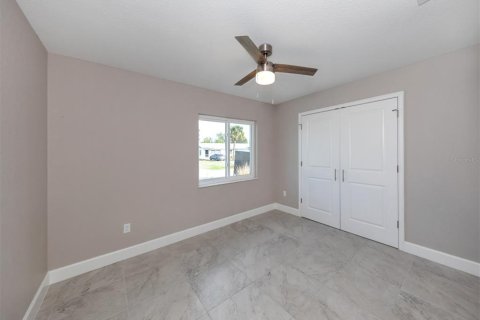 Immobilier commercial à vendre à Port Charlotte, Floride: 234.67 m2 № 1570643 - photo 5