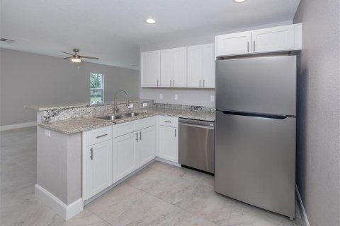 Immobilier commercial à vendre à Port Charlotte, Floride: 234.67 m2 № 1570643 - photo 19