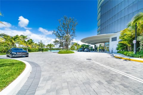 Copropriété à louer à North Miami Beach, Floride: 2 chambres, 146.04 m2 № 2387845 - photo 2
