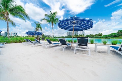 Copropriété à louer à North Miami Beach, Floride: 2 chambres, 146.04 m2 № 2387845 - photo 8