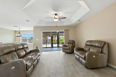 Villa ou maison à vendre à Oxford, Floride: 3 chambres, 146.41 m2 № 1856390 - photo 5