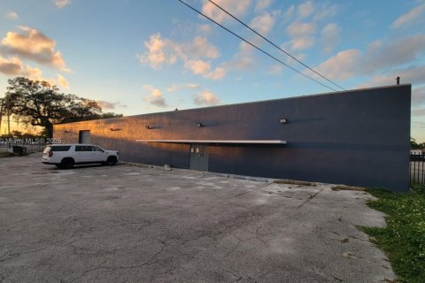 Immobilier commercial à vendre à Miami, Floride № 1985107 - photo 1